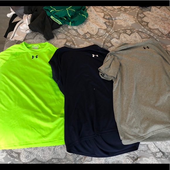 Men’s size L under armor gym shirts - Picture 1 of 1